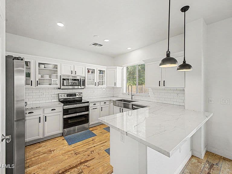 3134 E IVANHOE Street photo 4