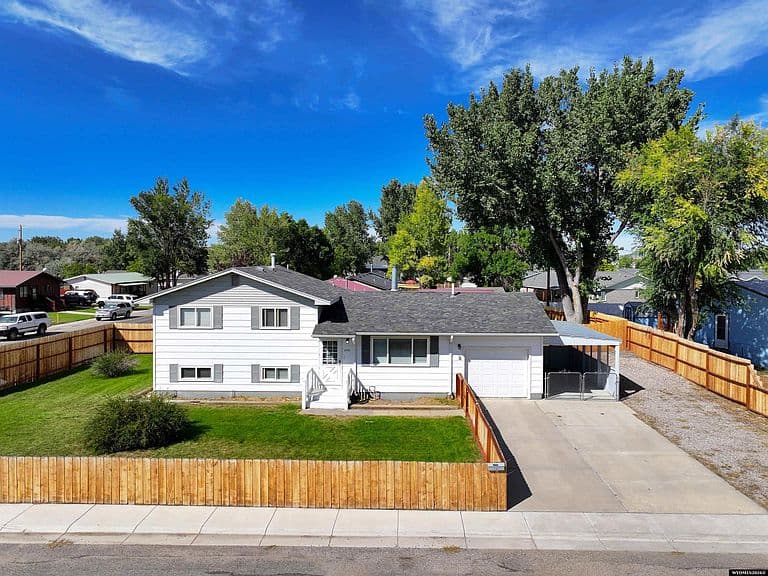 1090 Black Blvd photo 1