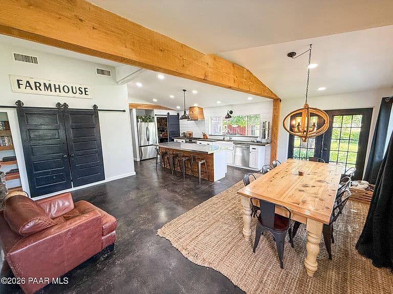 979 W Road 1 N photo 3