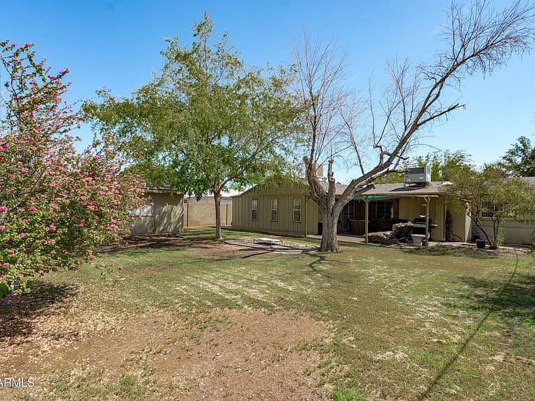 2214 W KEIM Drive photo 5