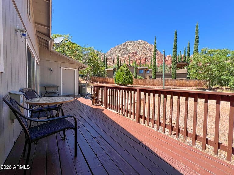 710 Sunshine Lane photo 2