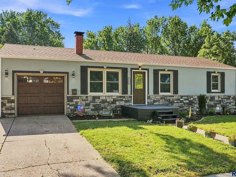 1508 S Olive Dr photo 2