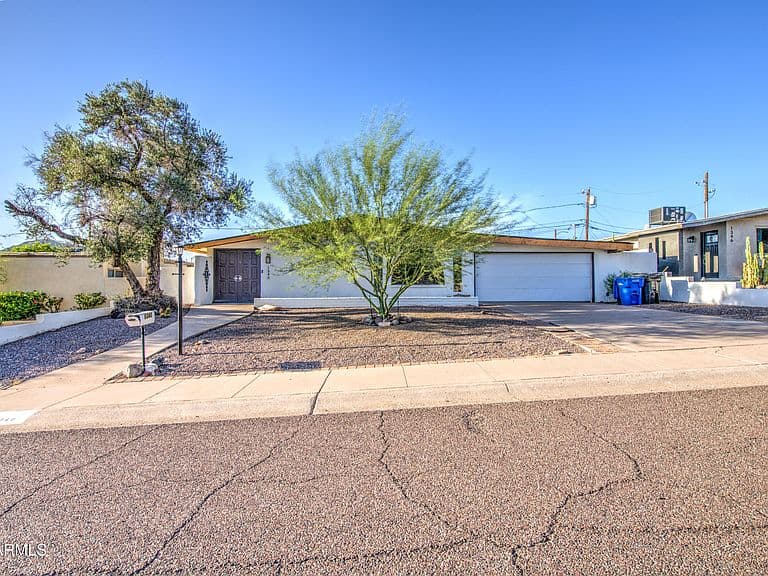 1340 E Townley Avenue photo 2