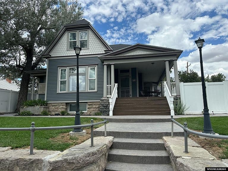 509 W Maple St photo 1
