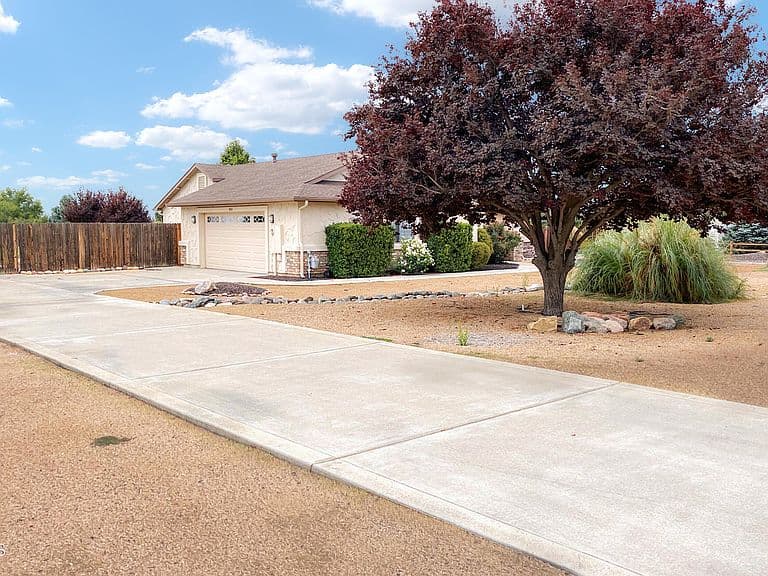 947 Tiffany Way photo 3