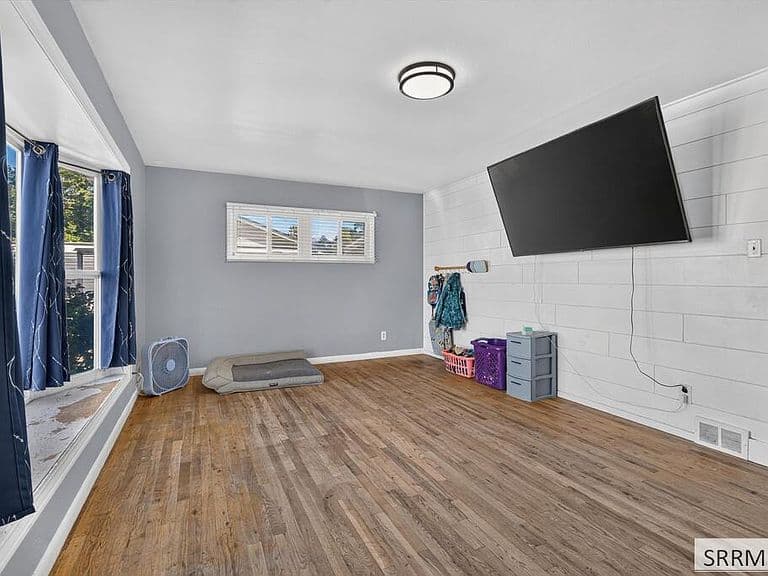 930 Park Ave photo 5