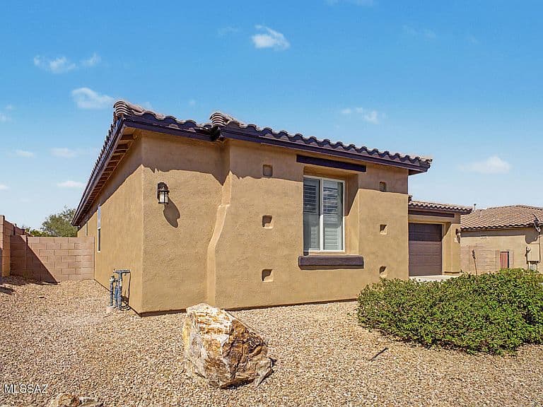 1124 W Golden Meadow Path photo 3