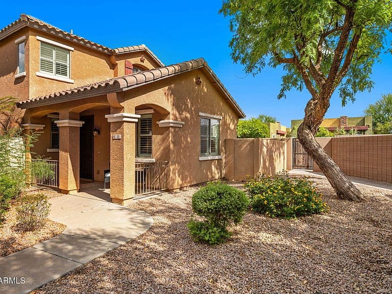 111 E PALOMINO Drive photo 2
