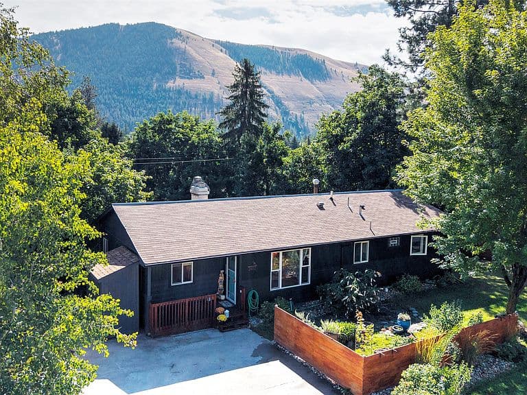 2412 Skyline Dr photo 1