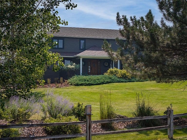 122 Erik Dr photo 2