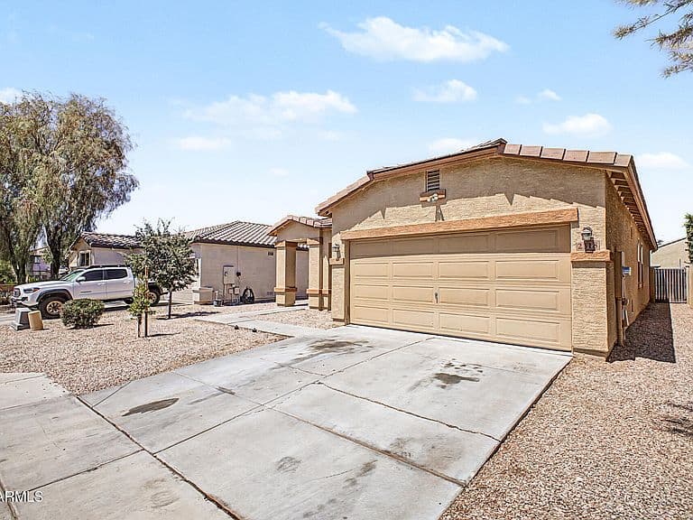 2318 S 100TH Lane photo 4