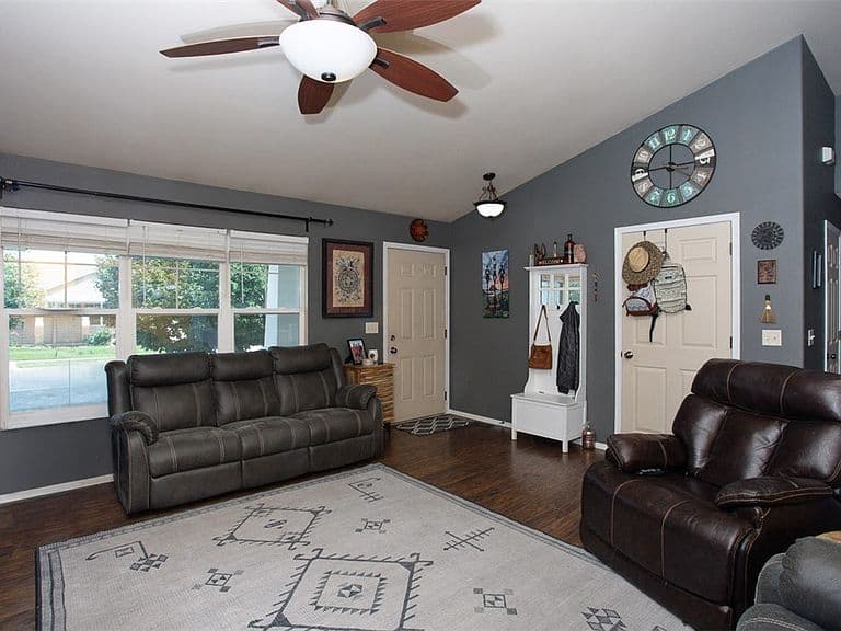 1660 Norwood Ln photo 3