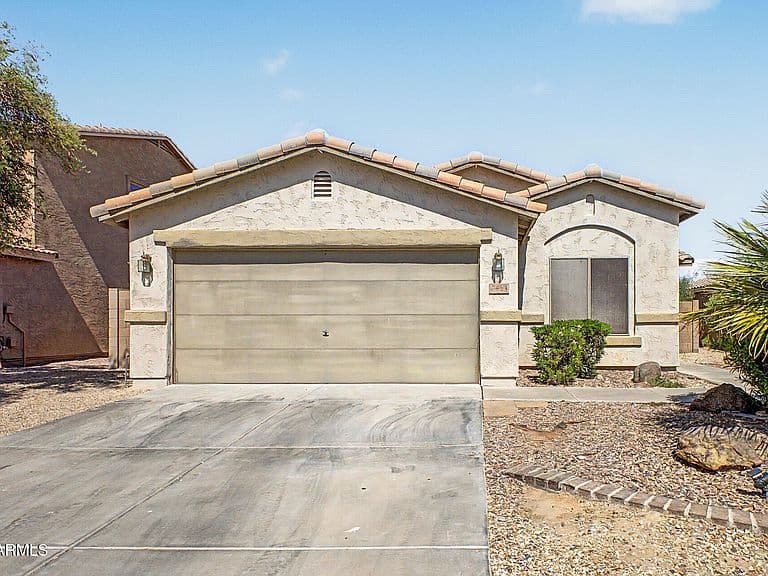 7453 S SKYLARK Lane photo 1