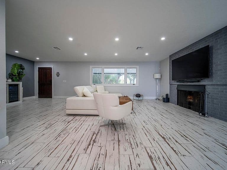 11470 N 64TH Street photo 5