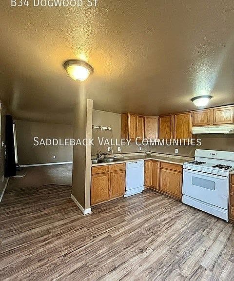 34B Dogwood St photo 3