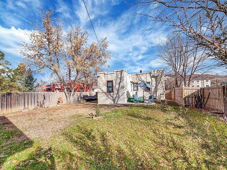 1106 S 6th St photo 2