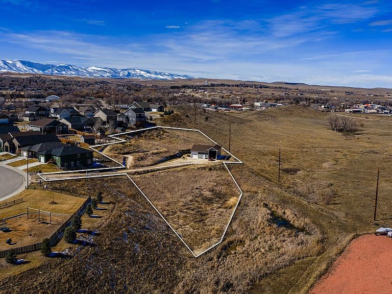 1761 Willow Trl photo 2