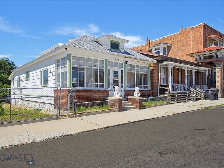 737 Maryland Ave photo 2