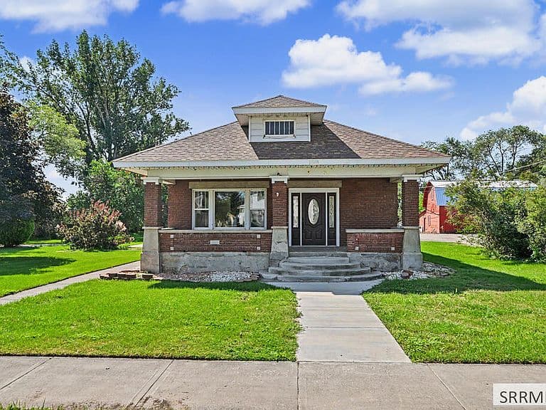 256 E Center St photo 1