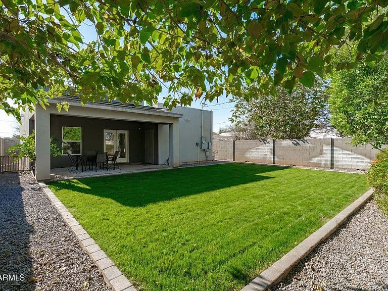 2324 E HARVARD Street photo 2