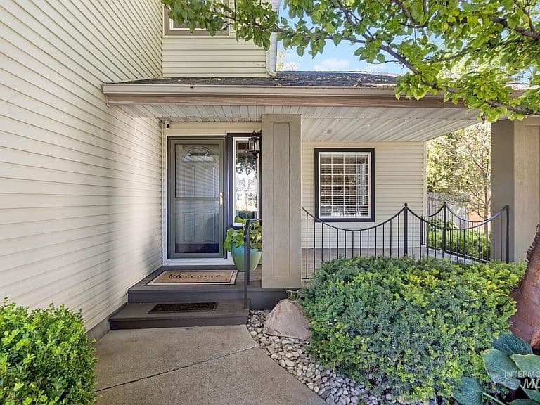 533 Cypress Way photo 3