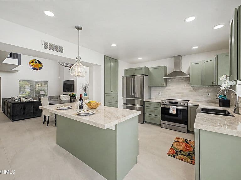 7123 E BUENA TERRA Way photo 2