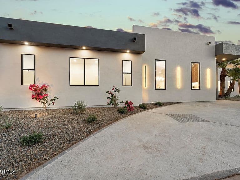6547 E Thunderbird Road photo 2