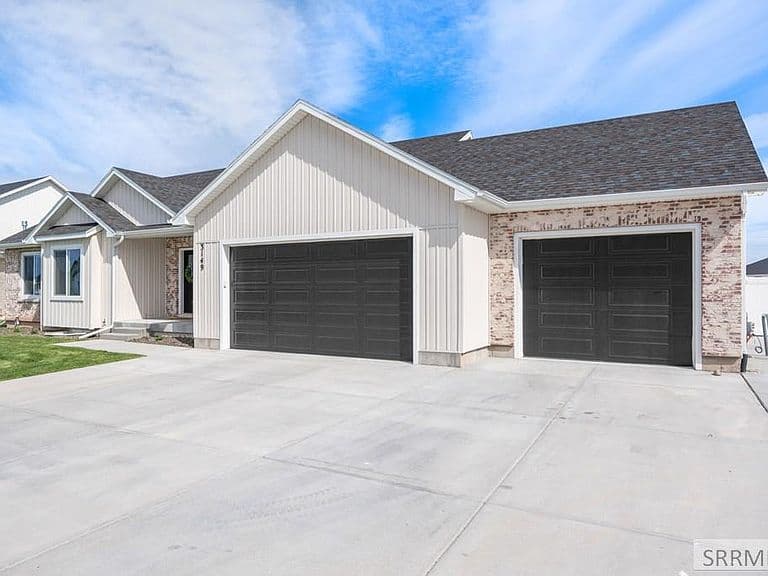 3149 Bergeson Dr photo 4