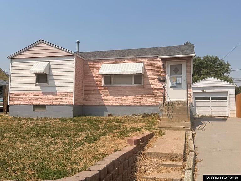 519 Ryan St photo 1