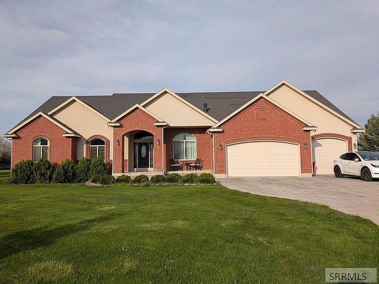 9232 N Mapleview Dr photo 2