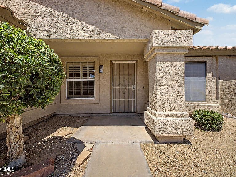 2434 E CATHEDRAL ROCK Drive photo 2