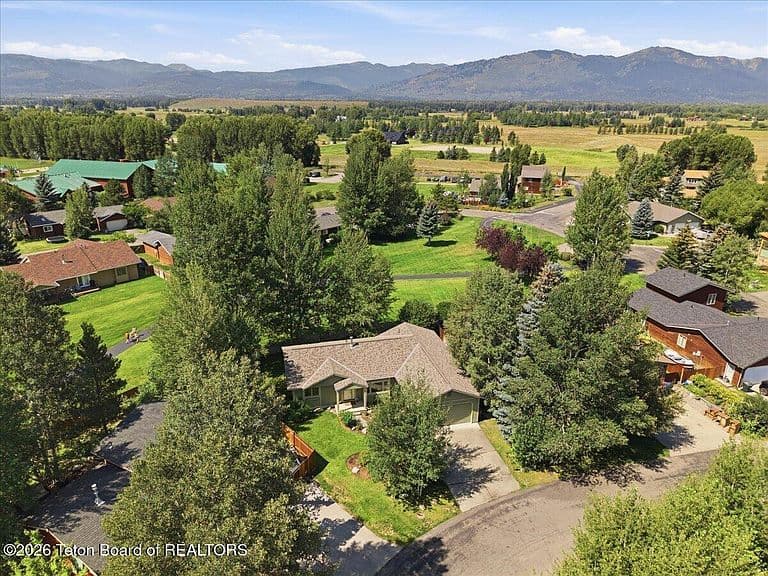 3052 Mountain View Ln photo 3