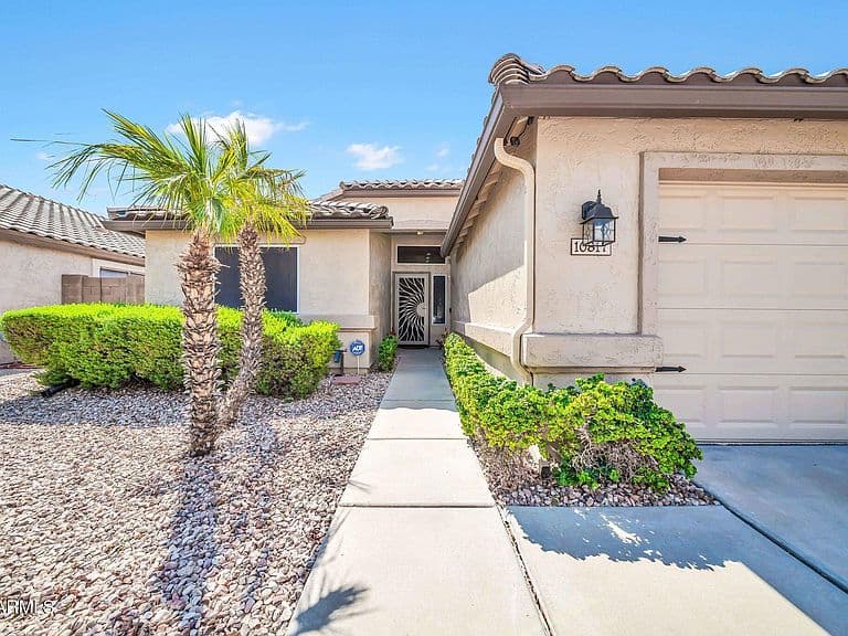 10817 W ALMERIA Road photo 4