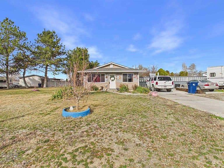 1618 Gingko St photo 2
