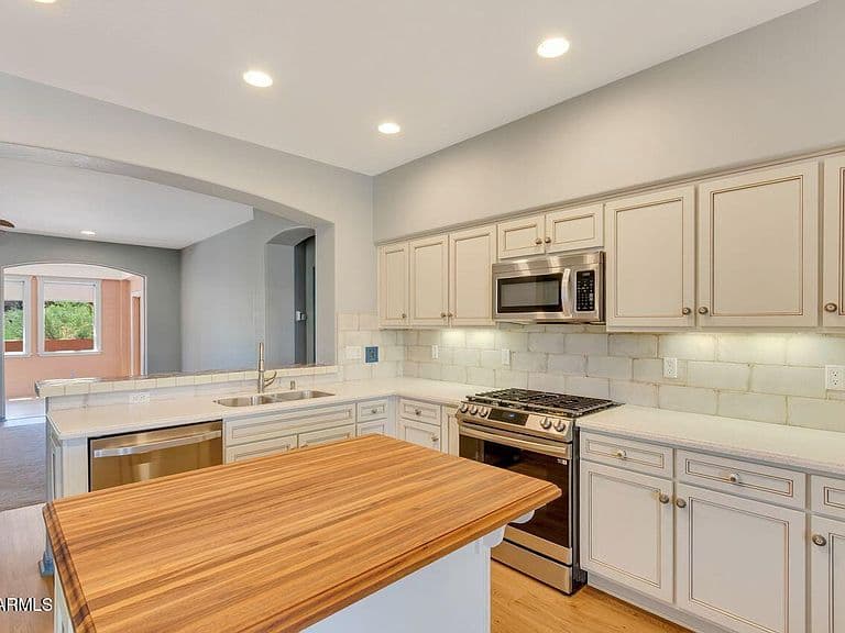 110 E BIGHORN Court photo 5
