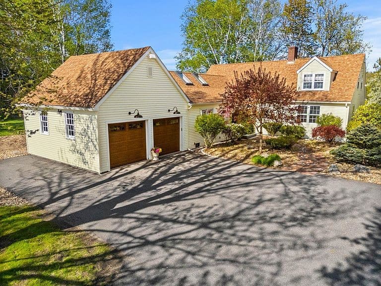 76 Dow Road photo 1