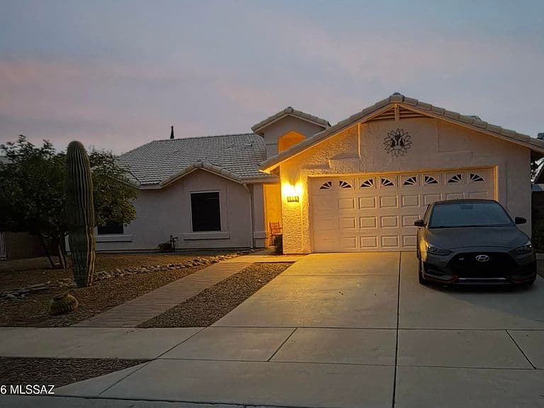 8064 S High Canyon Dr photo 2