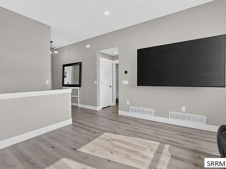 5876 Cedarwood Ln photo 5