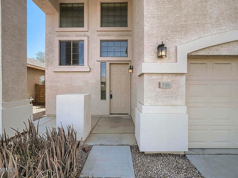 1509 S 123RD Drive photo 4