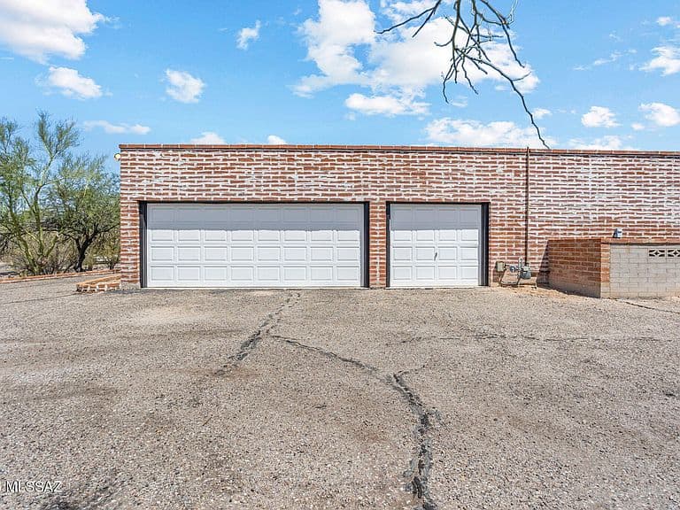 3630 N Pantano Rd photo 5