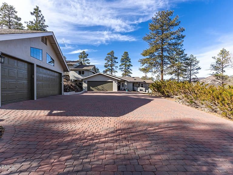 2405 N Williamson Valley Road photo 3
