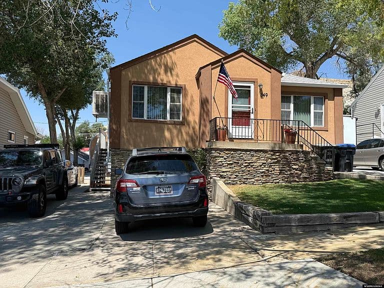 349 N 1st E photo 1
