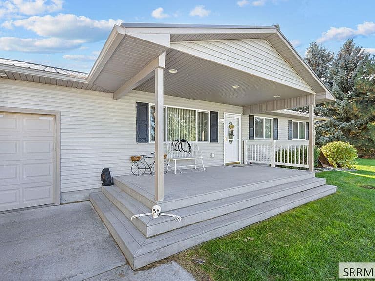 3573 W 17 N photo 2