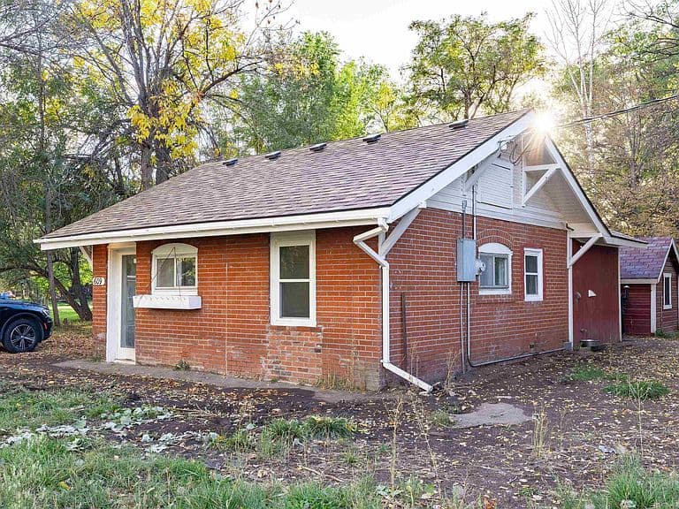 609 S F St photo 3