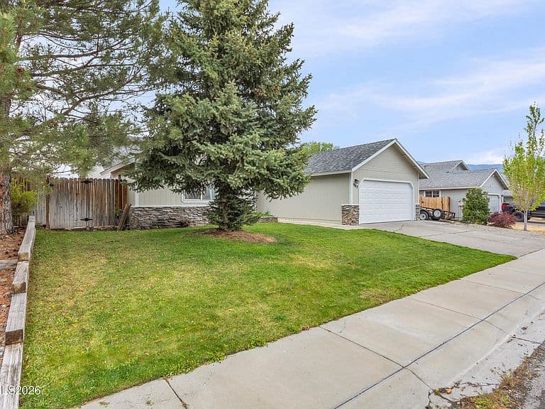 987 Haystack Dr photo 2