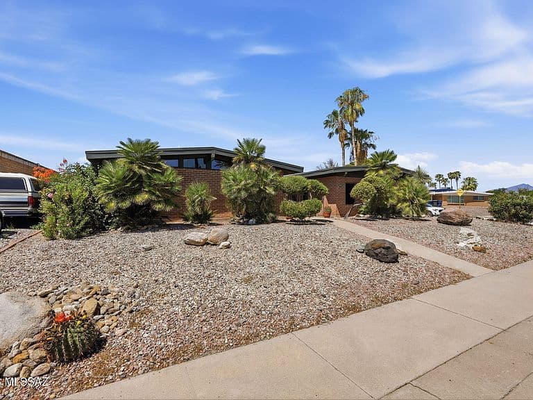 2420 S Camino Seco photo 3