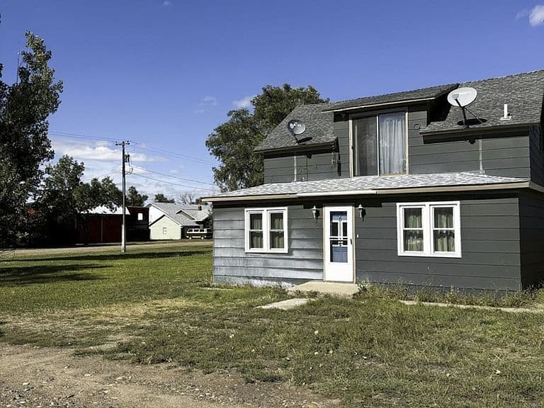 500 Hansen Ave photo 2