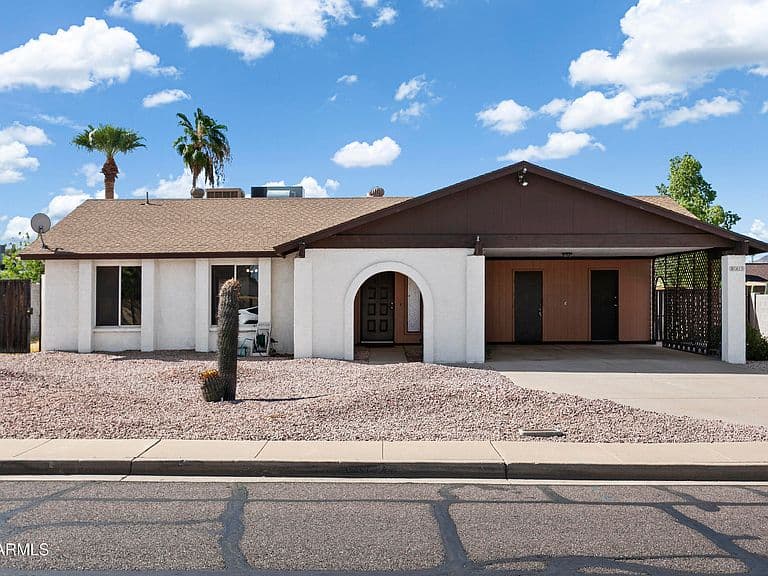 841 E PARADISE Lane photo 1