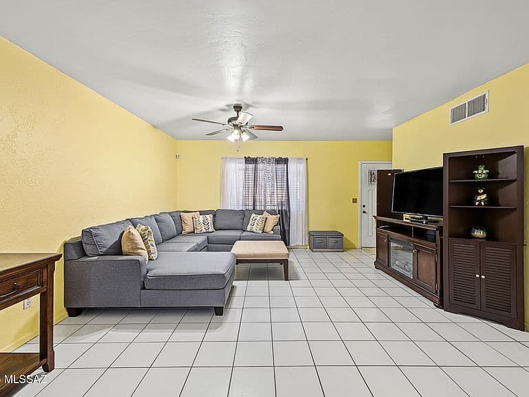 1665 W Calle Del Rey photo 4