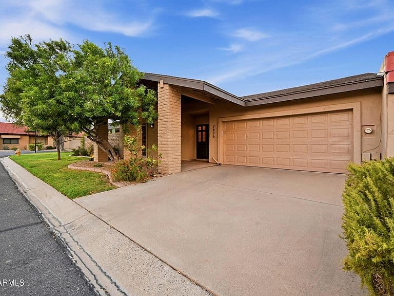 7836 E CRESTWOOD Way photo 2